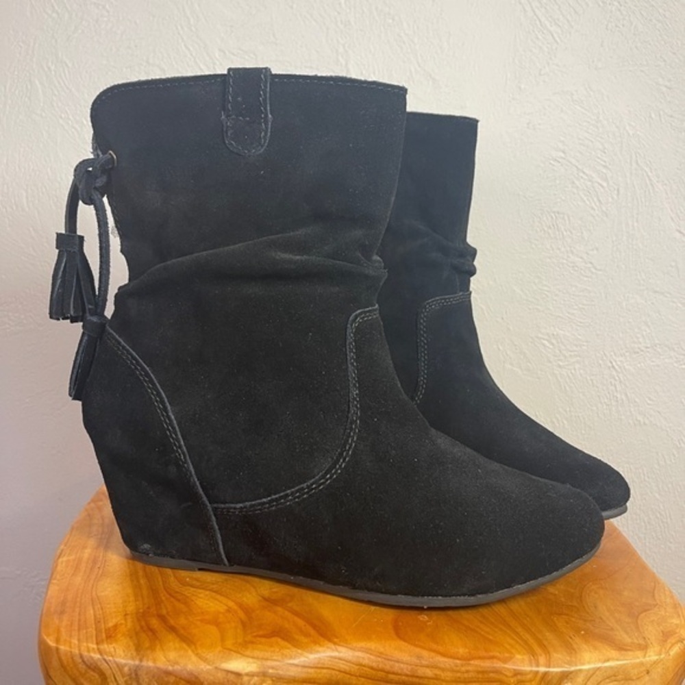 White Mountain Suede Wedge Tassel Ankle Bootie - size 7.5